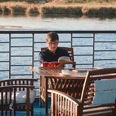 畅游无界网络：晴云V2Ray用户中心全方位指南与深度体验